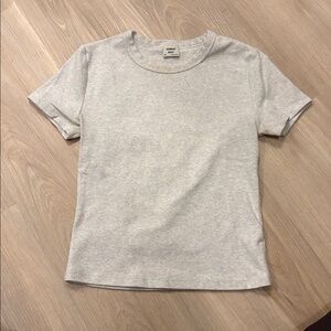 Aritzia Sunday Best t shirt - size XS